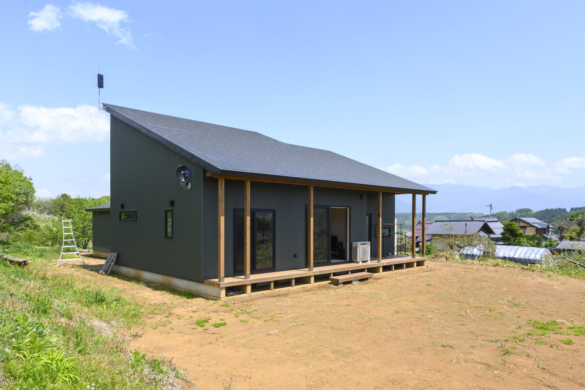 自然あふれる豊かな土地で猫と暮らす平屋の注文住宅<の写真1