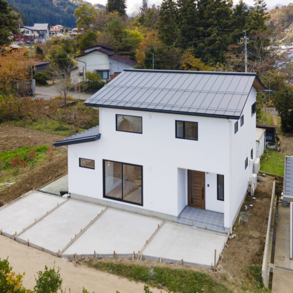 小川村　山あいの豊かな自然を取り込んだリビングのお家