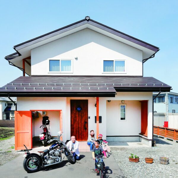 信濃町内バイクの見えるインナーガレージ付き定額制<br>長期優良住宅。（オプションあり）