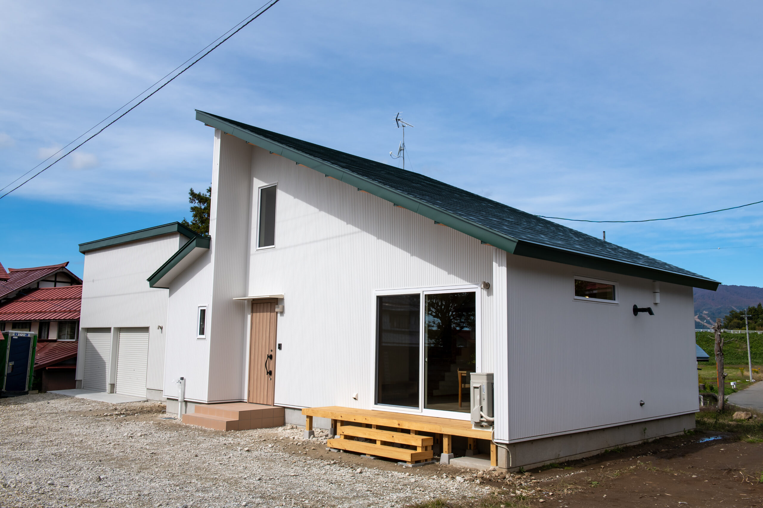 ずっと見ていたい素敵な風景に囲まれたペレットストーブのある山小屋風のお家の写真