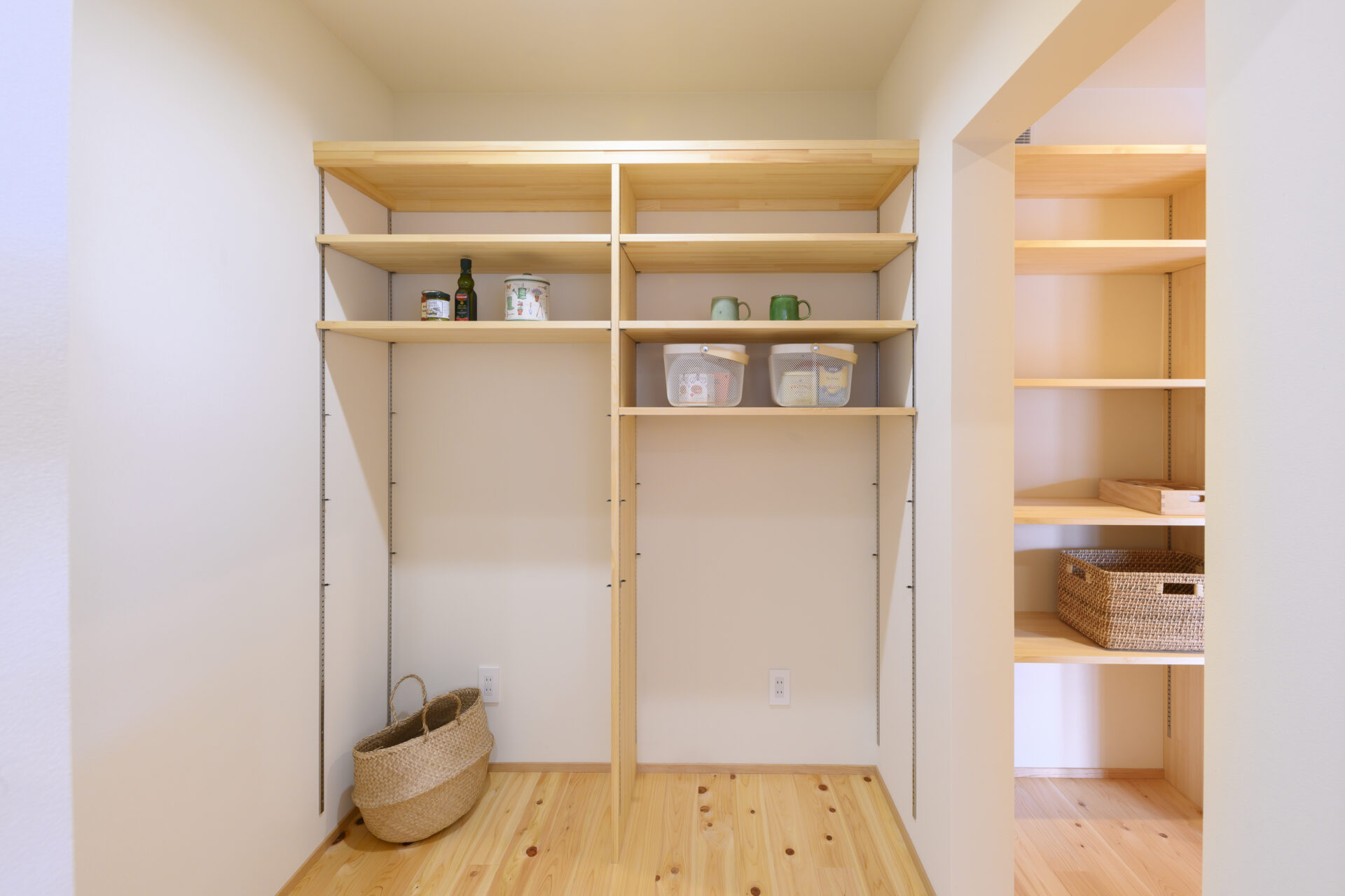 土間リビングと薪ストーブがある平屋のお家の写真