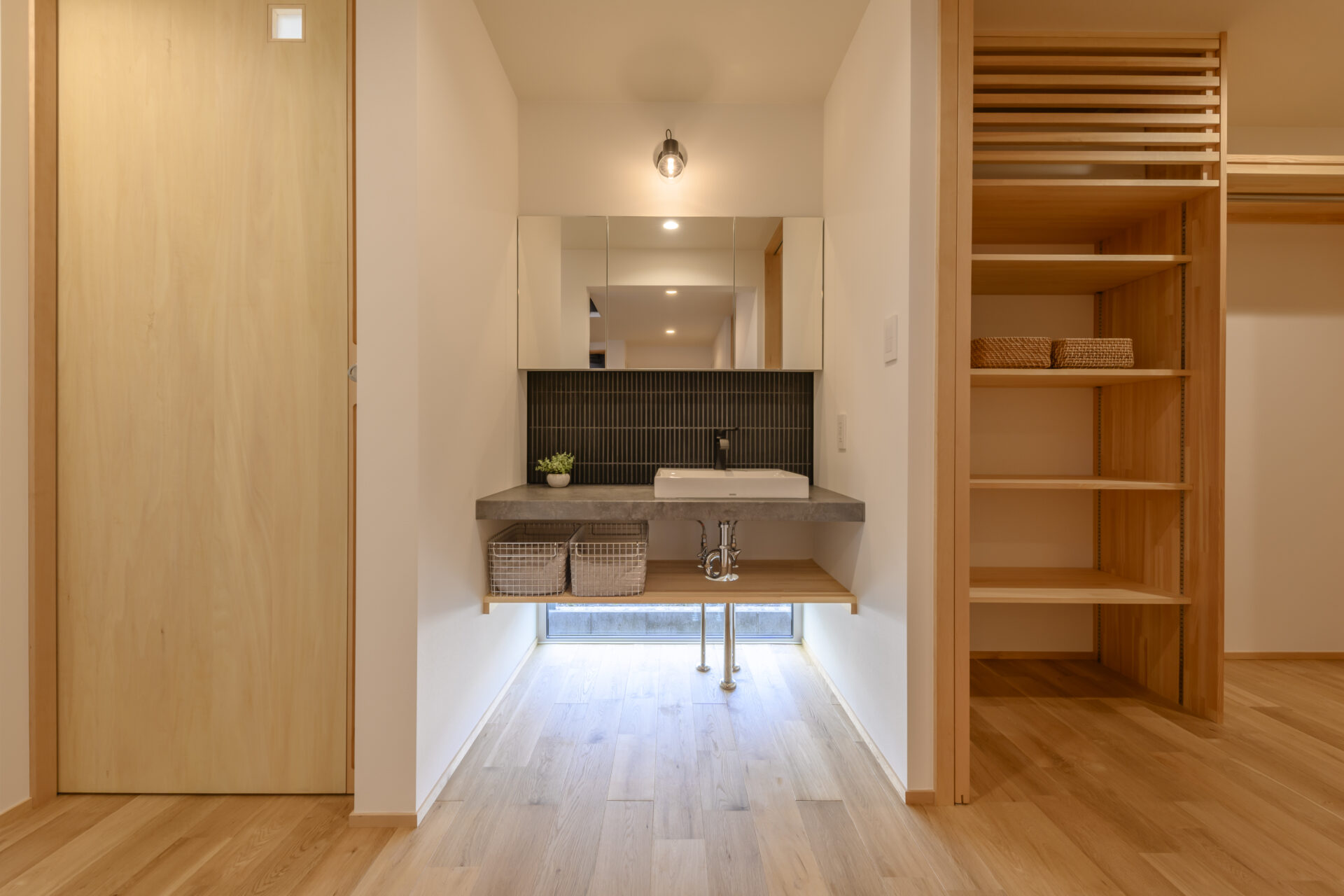 自然素材と最新技術で守る、未来を見据えた住まいの写真