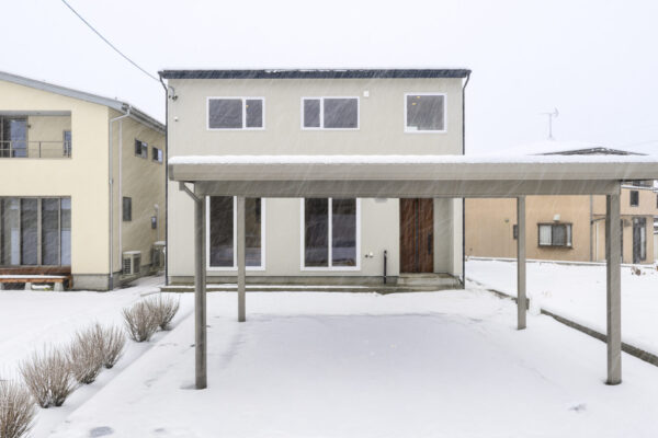 静かに集中、ゆったりくつろぐ 書斎と畳のある上質な住まい
