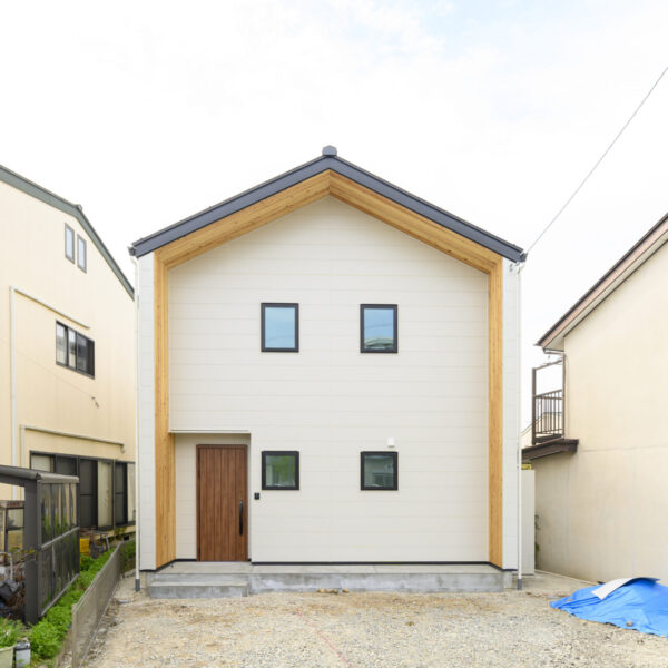 【長野市】県産材の香りに包まれた、開放感あふれる三角屋根のお家