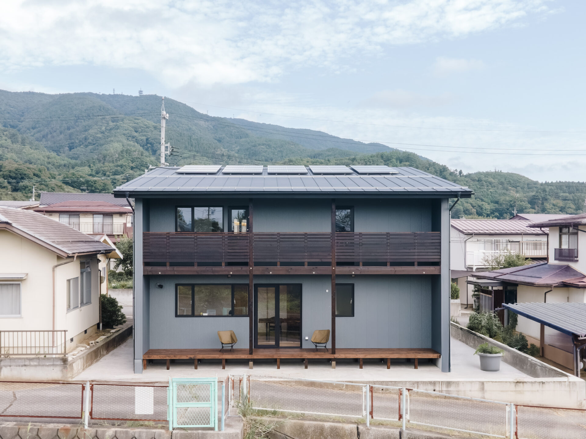 暮らす、遊ぶ、作る、大工のこだわりが息づく家<の写真1