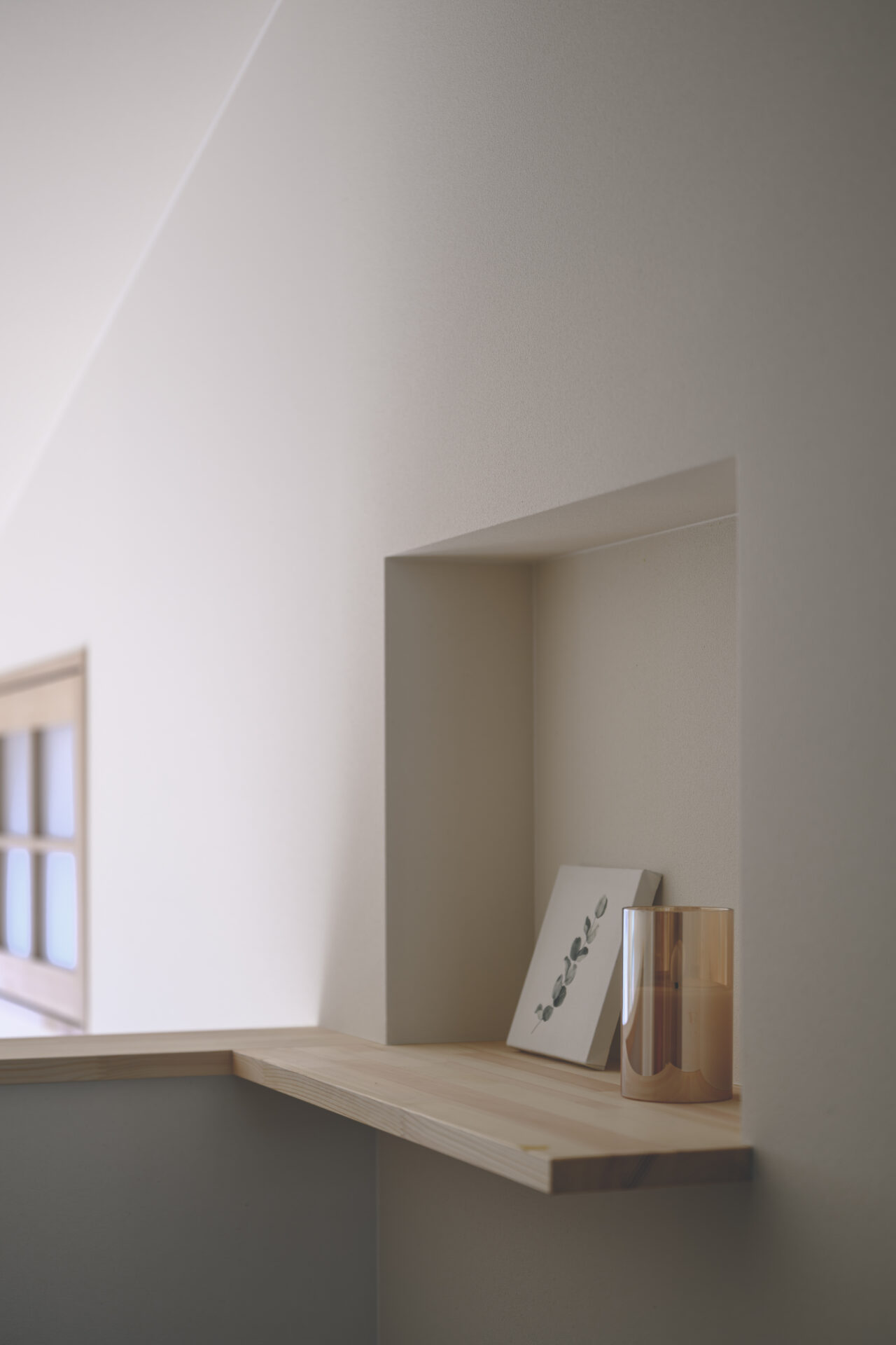 自然の温もりの中で家族が団らんしたくなるお家の写真