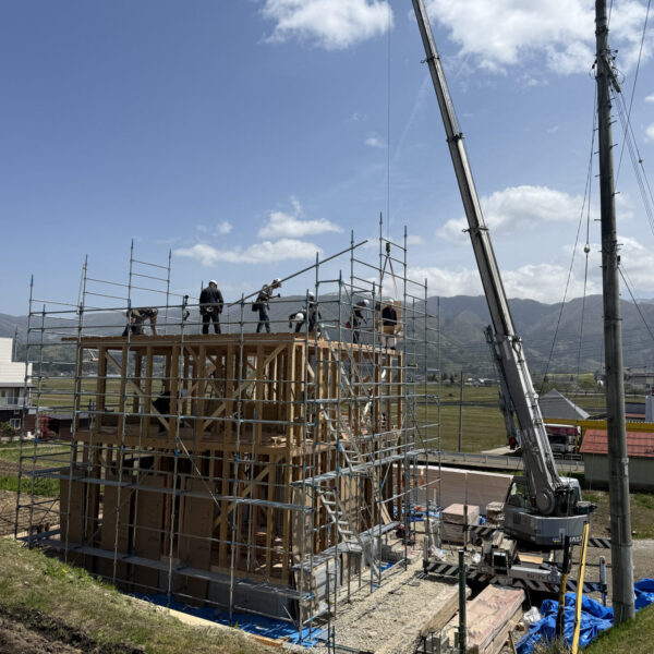 【飯山市】窓景を楽しむ　景色とともに暮らす家