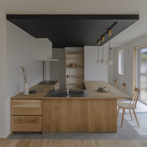 【須坂市】漆喰の心地よさ×造作キッチンの美しさ　満たされる家