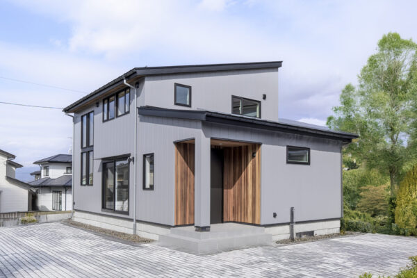 漆喰の心地よさ×造作キッチンの美しさ　満たされる家