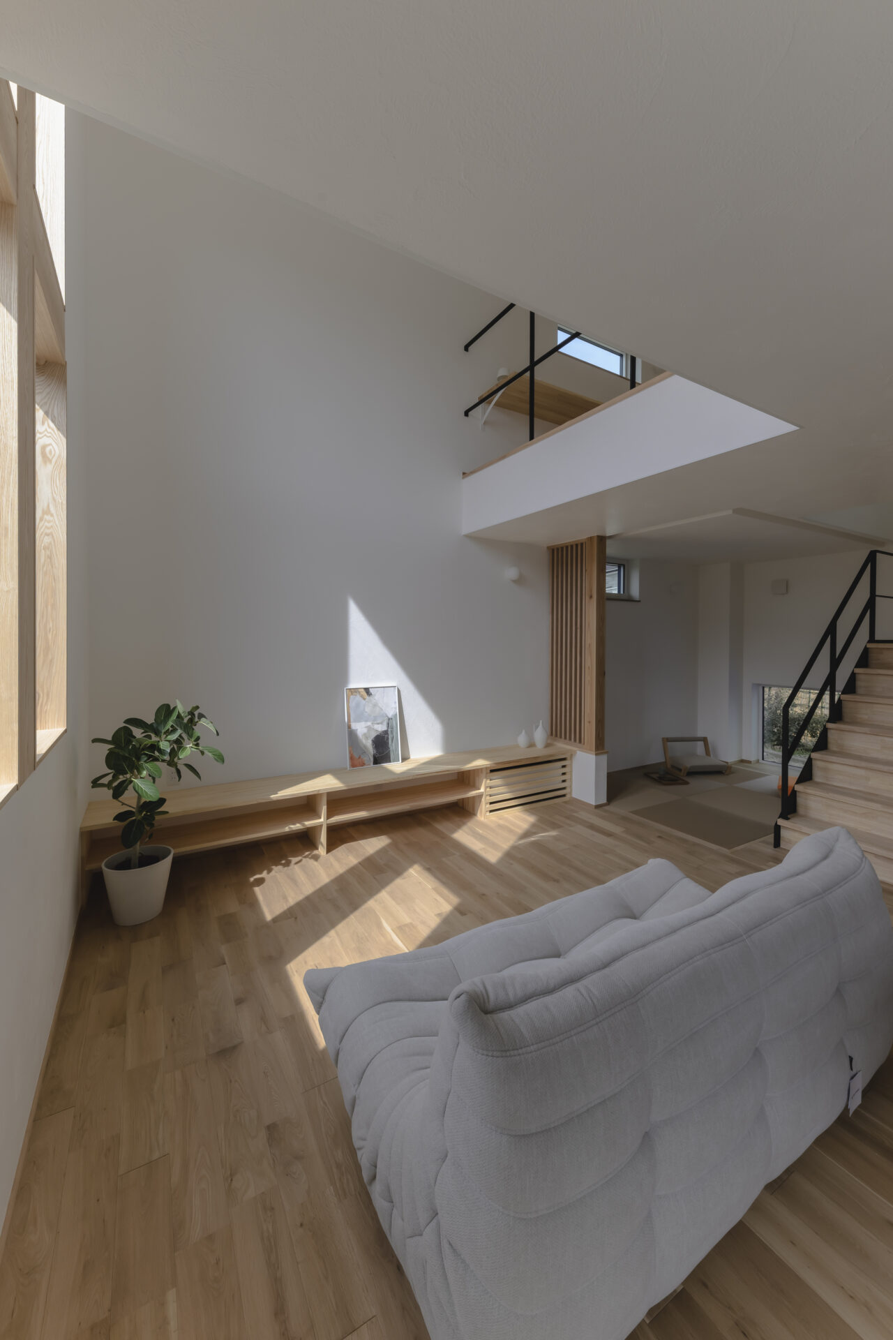 漆喰の心地よさ×造作キッチンの美しさ　満たされる家の写真