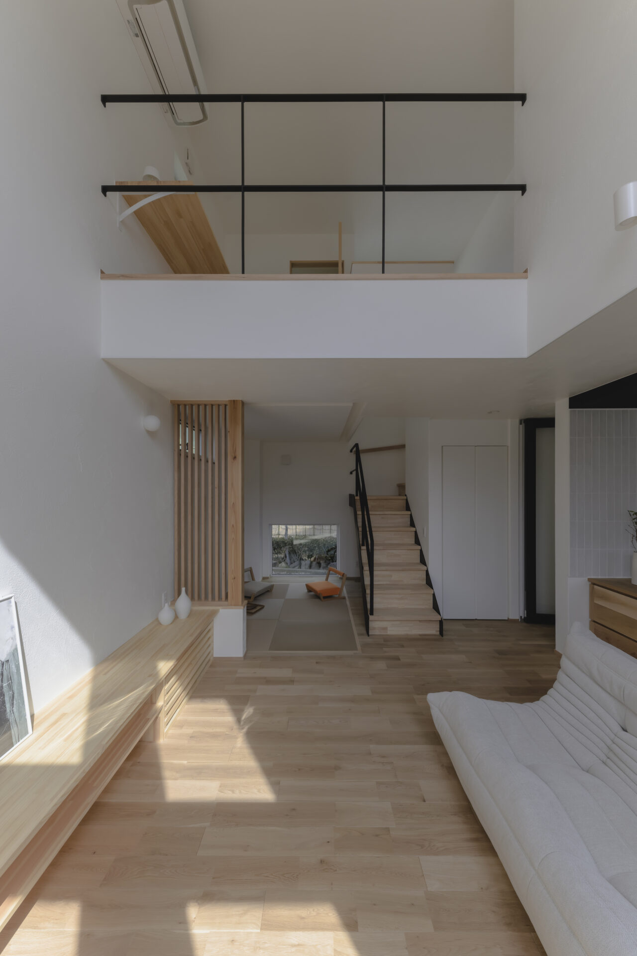 漆喰の心地よさ×造作キッチンの美しさ　満たされる家の写真