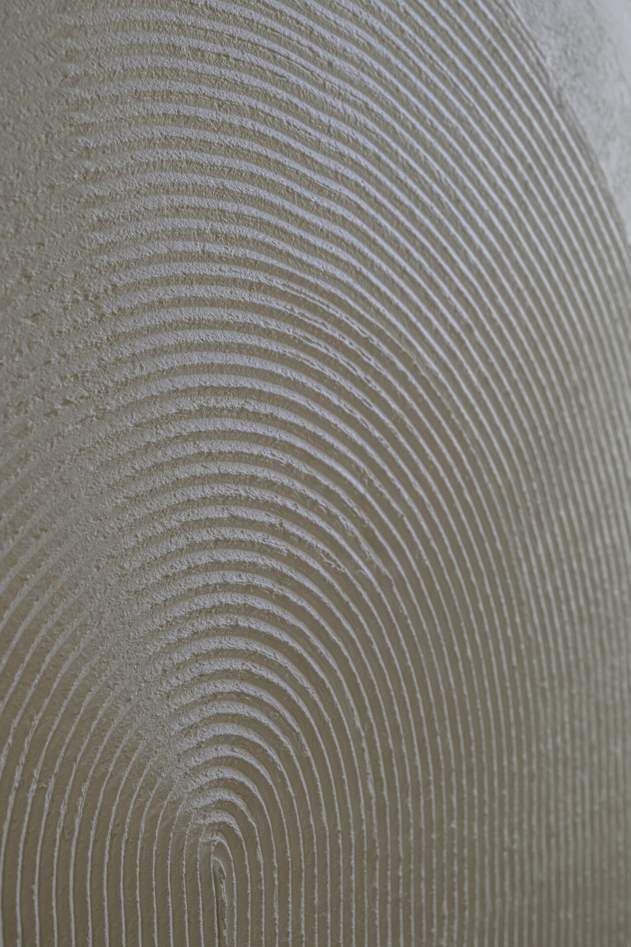 漆喰の心地よさ×造作キッチンの美しさ　満たされる家の写真